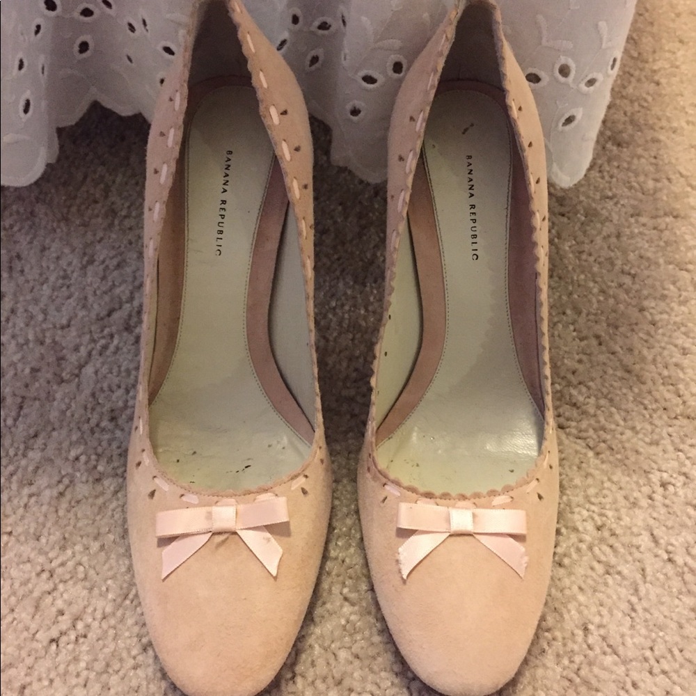 Pastel Pink Suede Banana Republic Pumps